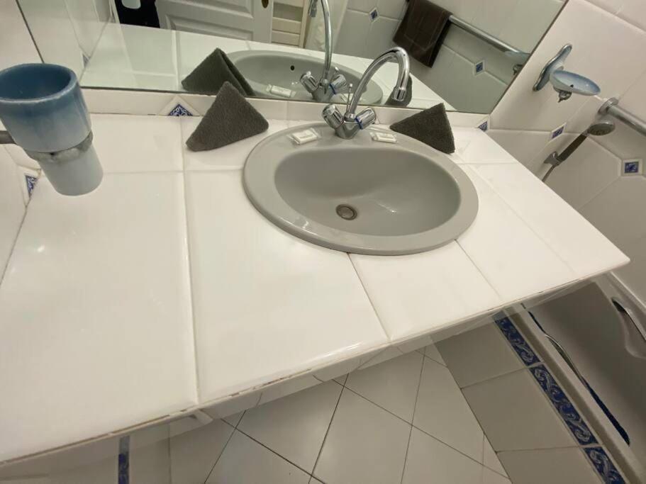 "Georgio" Grand Appartement Traversant Avec Vue Canal Et Parking Sete Bagian luar foto